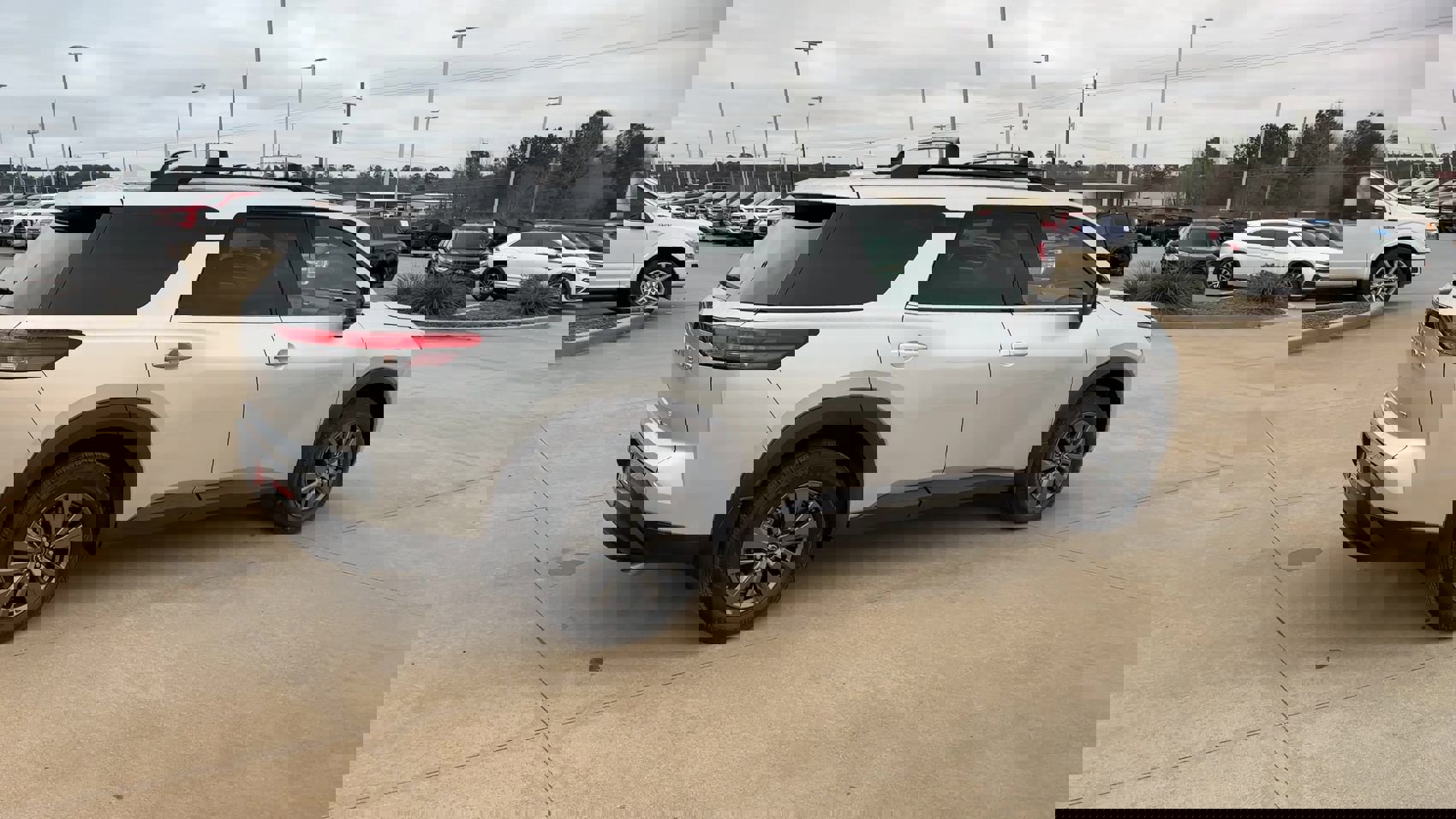 Used 2024 Nissan Pathfinder SV image 8