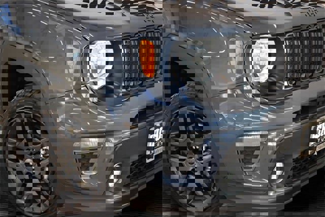 Used 2021 Jeep Renegade Latitude w/ Sun & Sound Group image 15