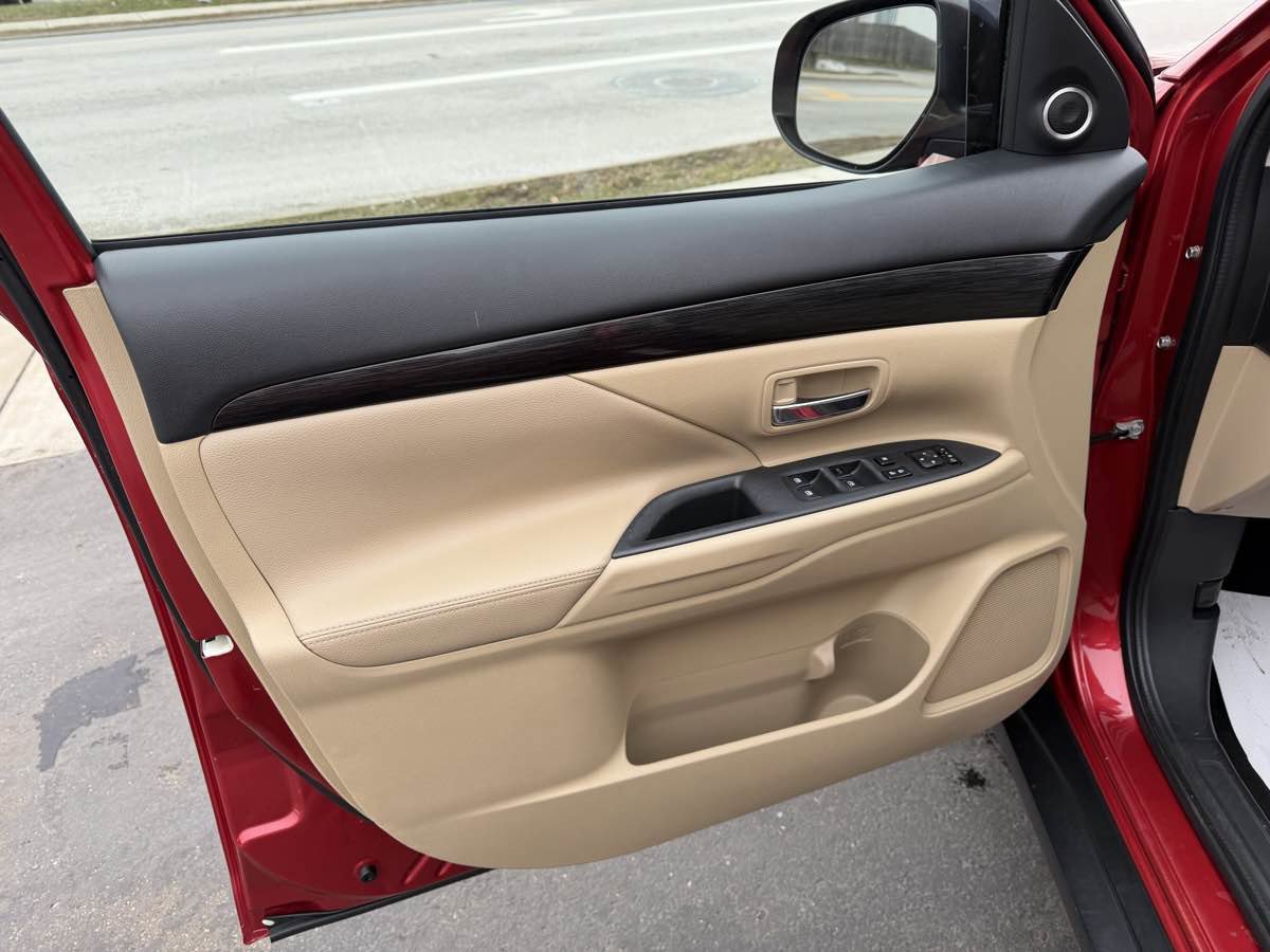 Used 2018 Mitsubishi Outlander SEL image 11