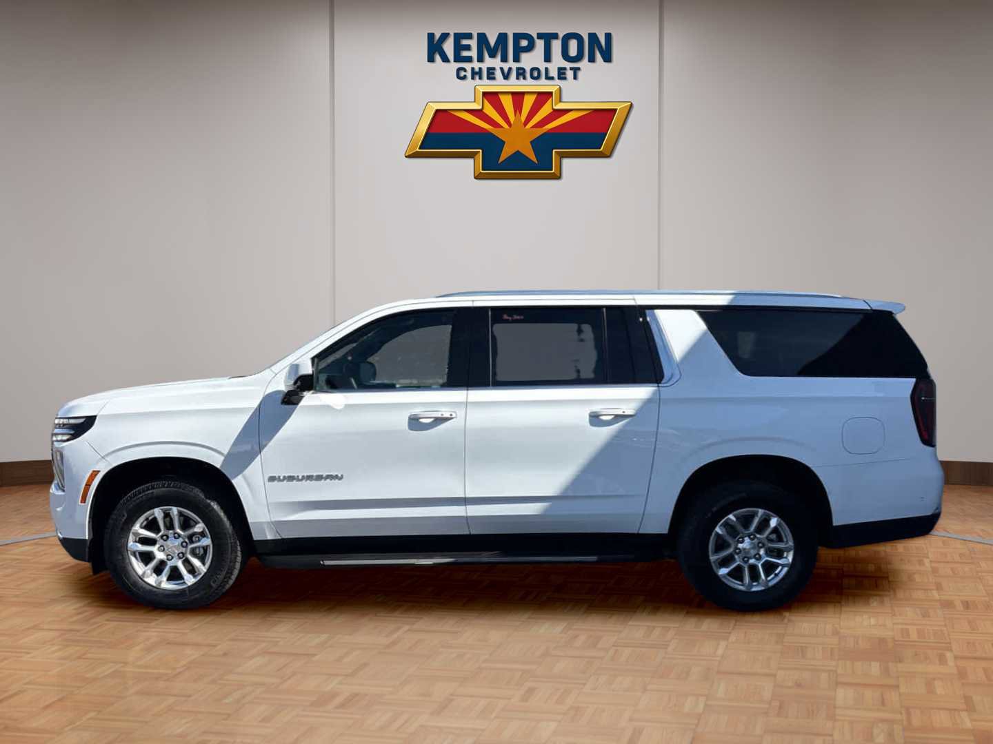 Used 2025 Chevrolet Suburban LS RWD image 3