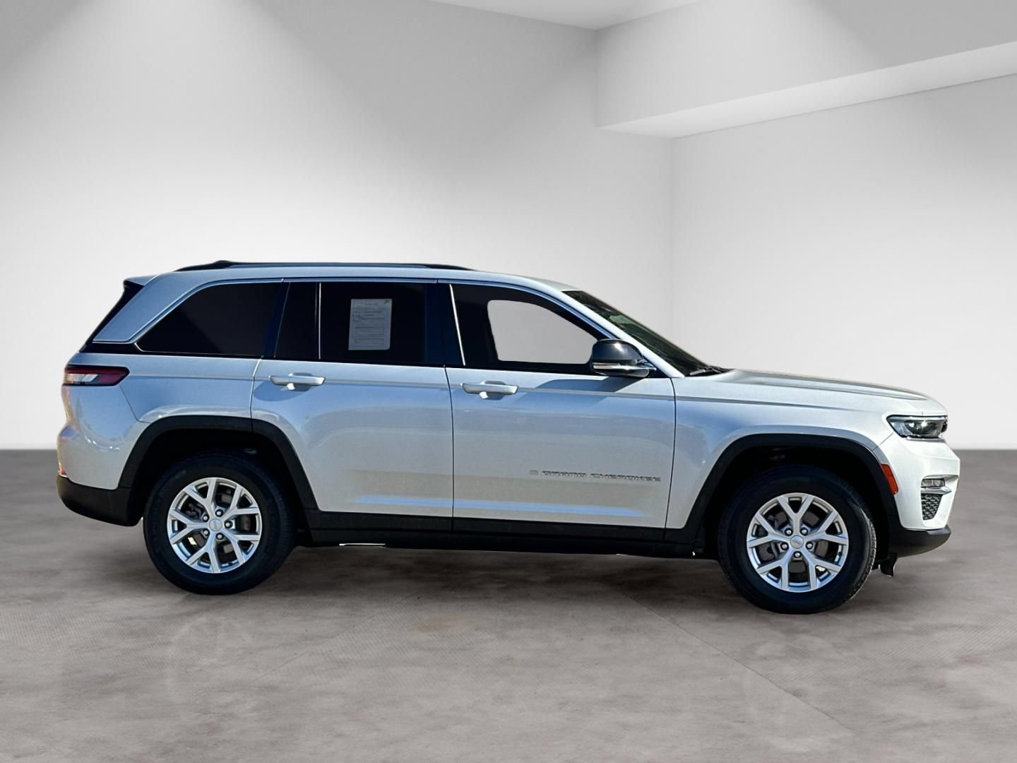Used 2023 Jeep Grand Cherokee Limited w/ Trailer Tow Prep Group (B) AWD/4WD image 7