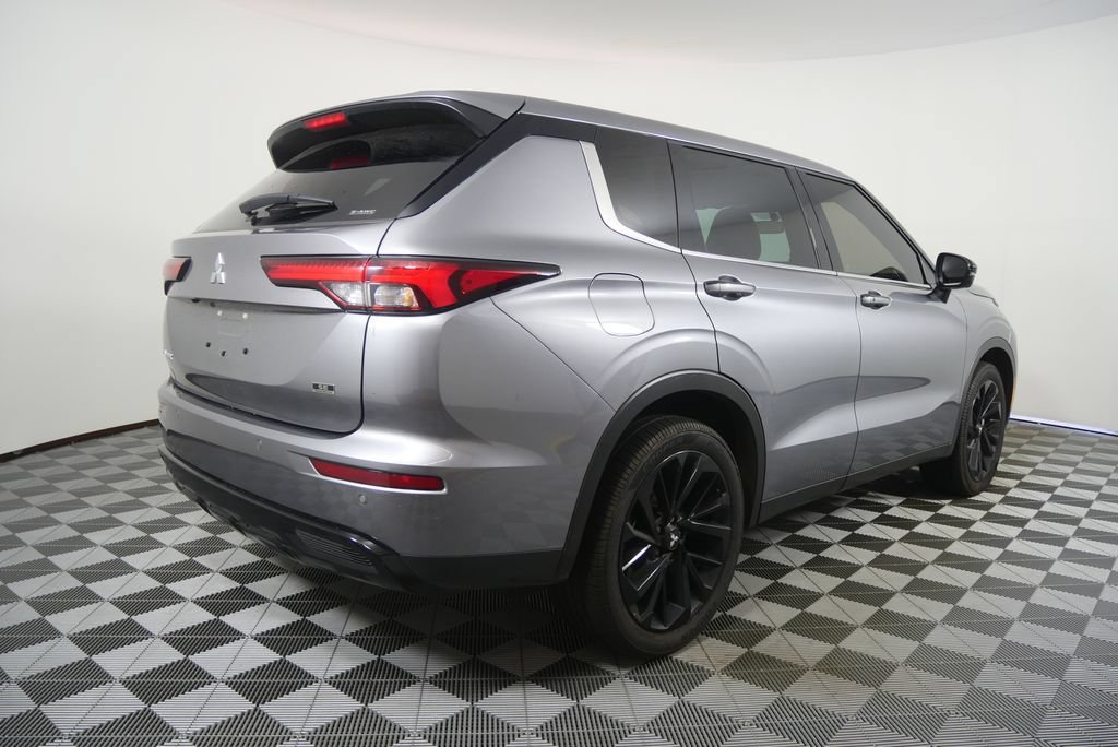 Used 2023 Mitsubishi Outlander SE Black Edition AWD/4WD image 3