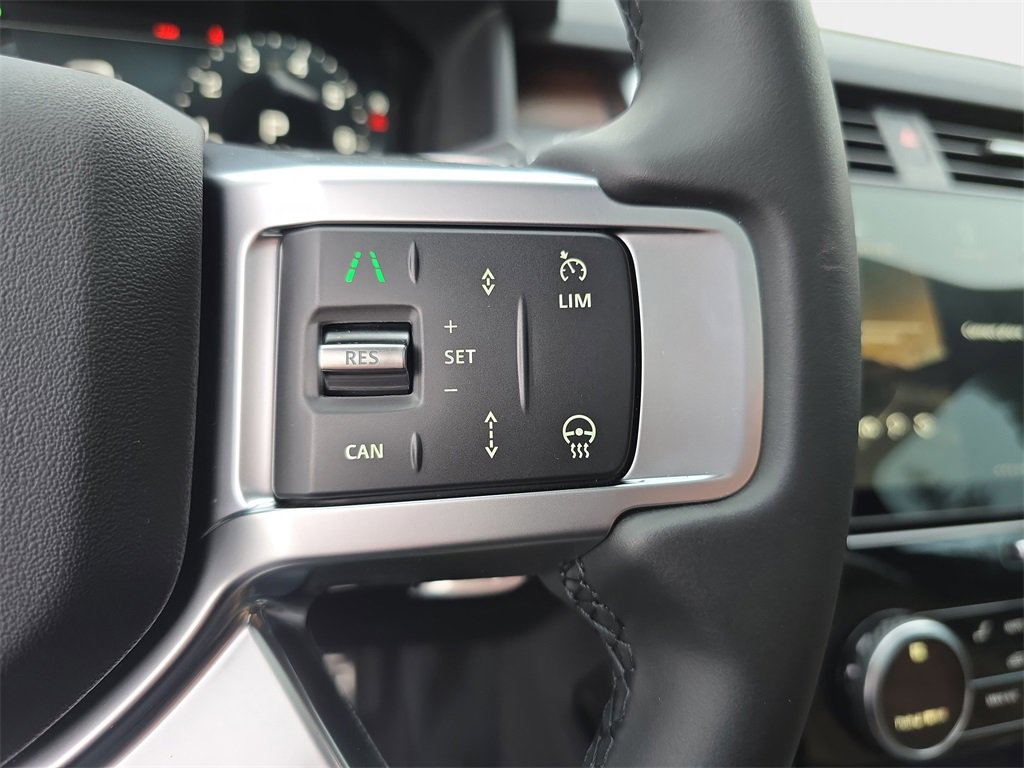 New 2025 Land Rover Discovery Dynamic SE image 19