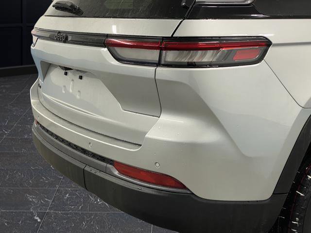 New 2026 Jeep Grand Cherokee Altitude image 35