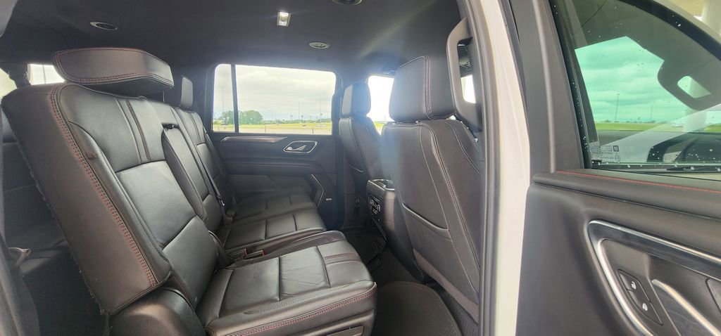 Used 2024 Chevrolet Suburban RST RWD image 24