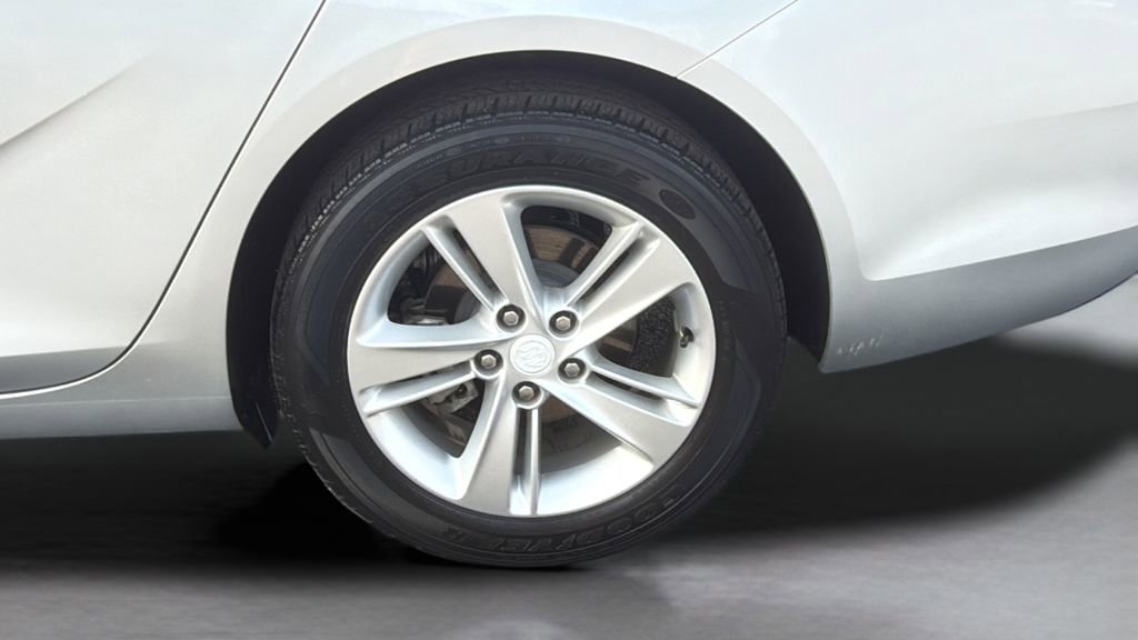 Used 2018 Buick Regal Preferred image 19