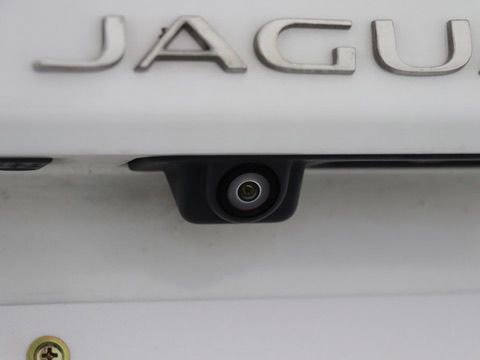 Used 2017 Jaguar XE Premium image 36