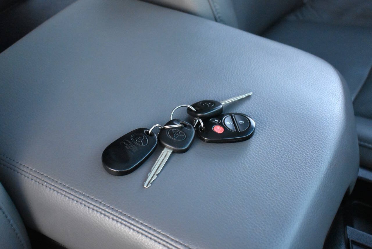 Used 2013 Toyota Sequoia Platinum AWD/4WD image 84