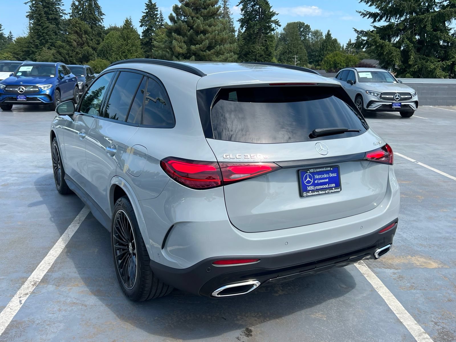 Used 2025 Mercedes-Benz GLC 350e 4MATIC w/ AMG Line image 7
