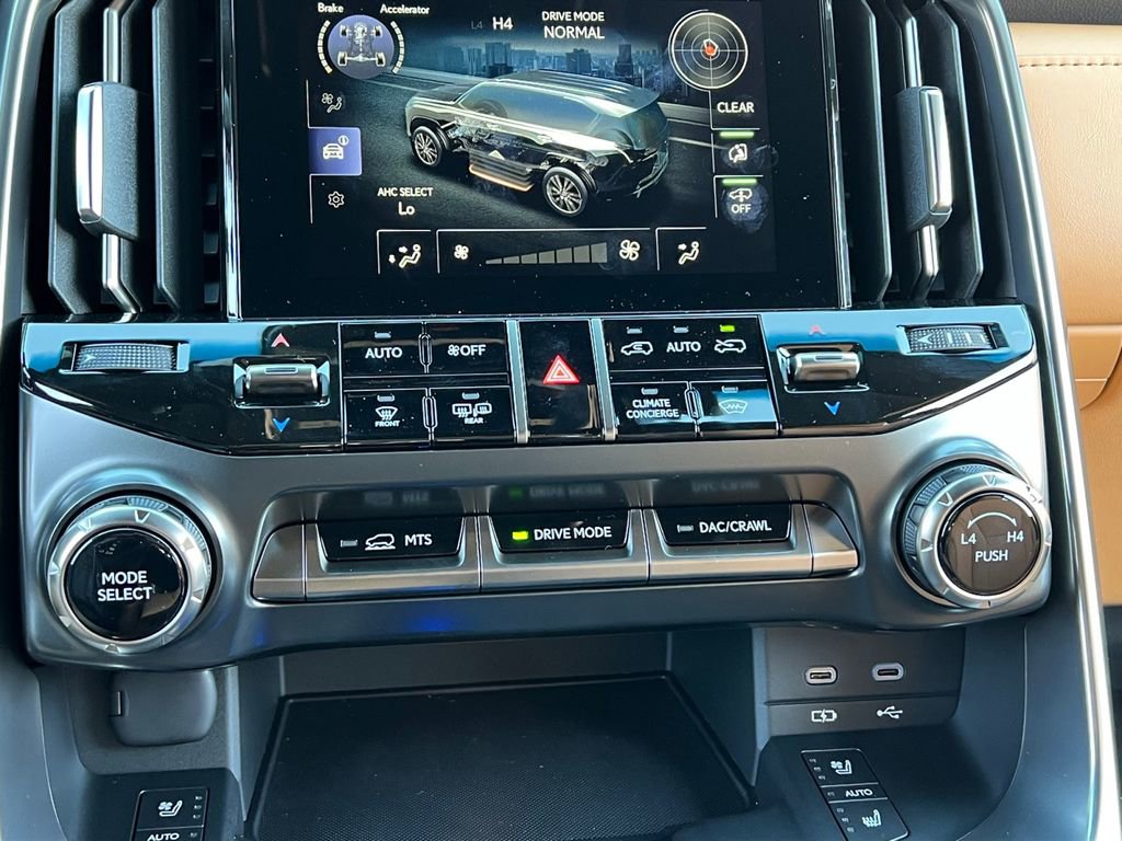 New 2025 Lexus LX 600 4WD w/ Luxury Package image 21