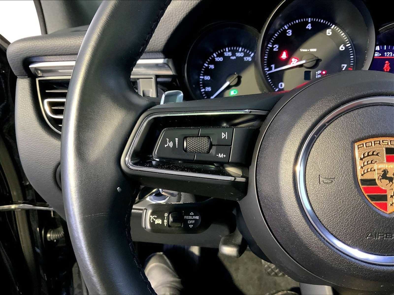 Certified 2024 Porsche Macan image 27