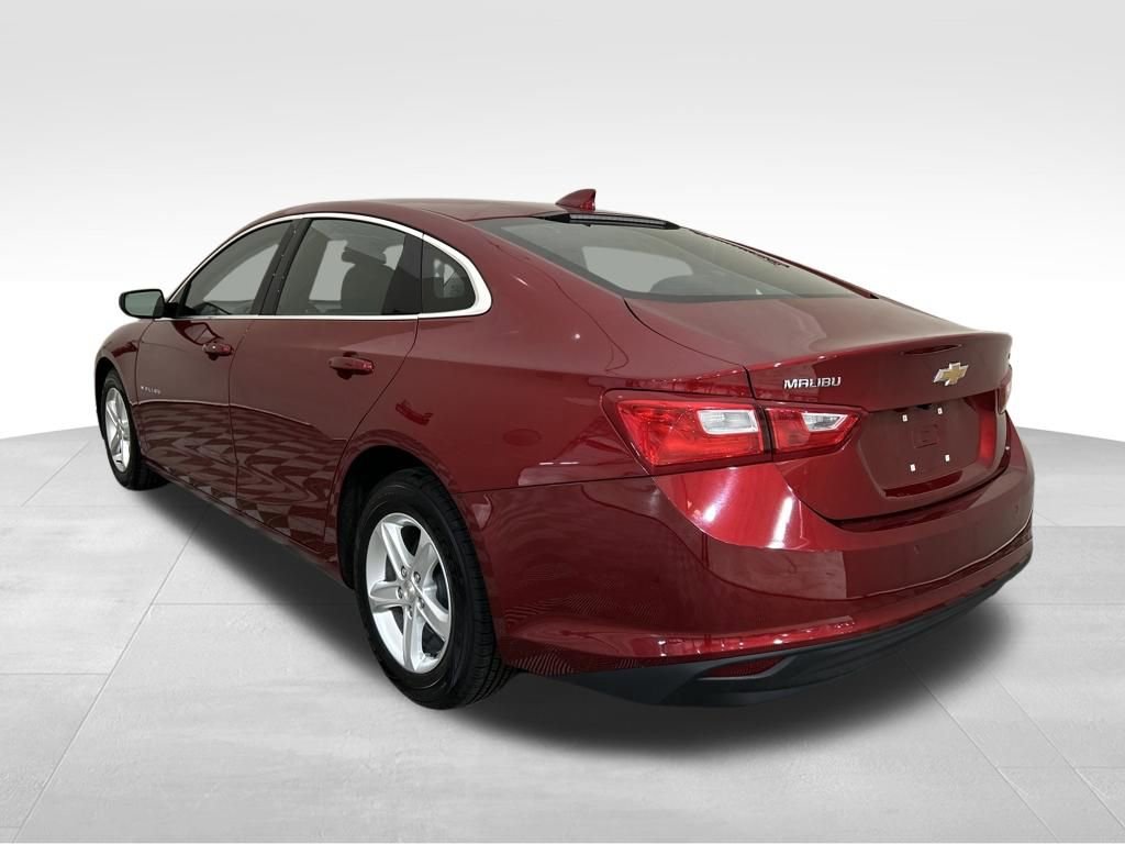 Used 2024 Chevrolet Malibu LT image 3