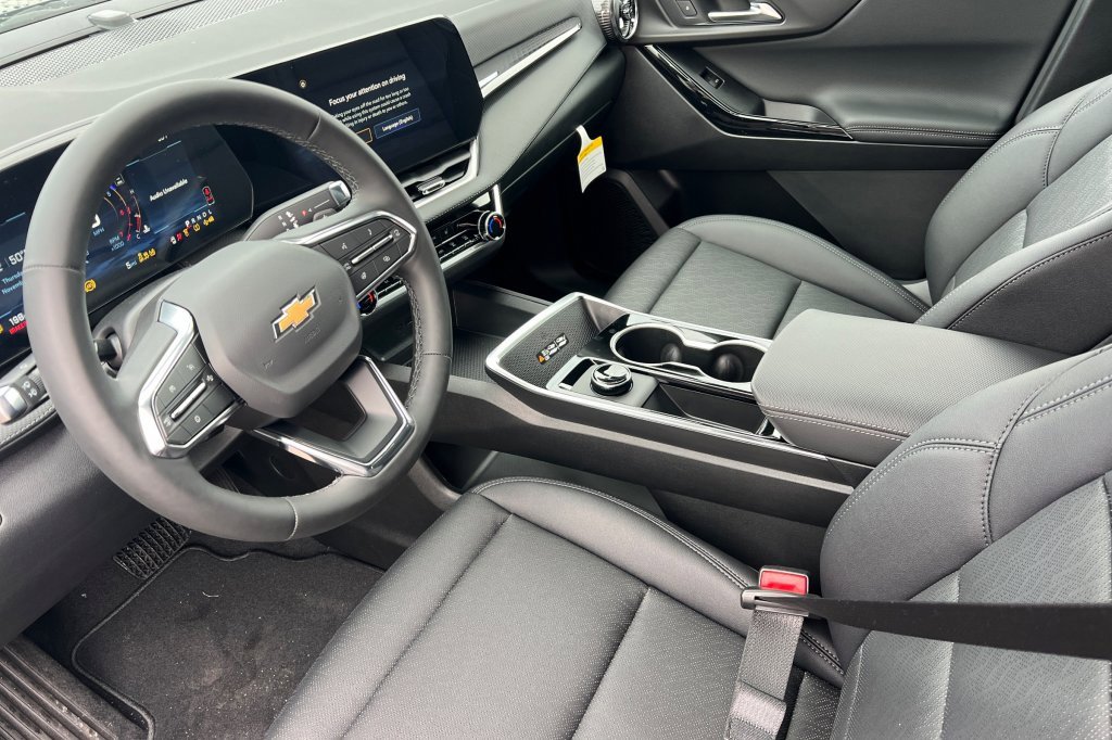 New 2026 Chevrolet Equinox LT w/ Convenience Package II image 7