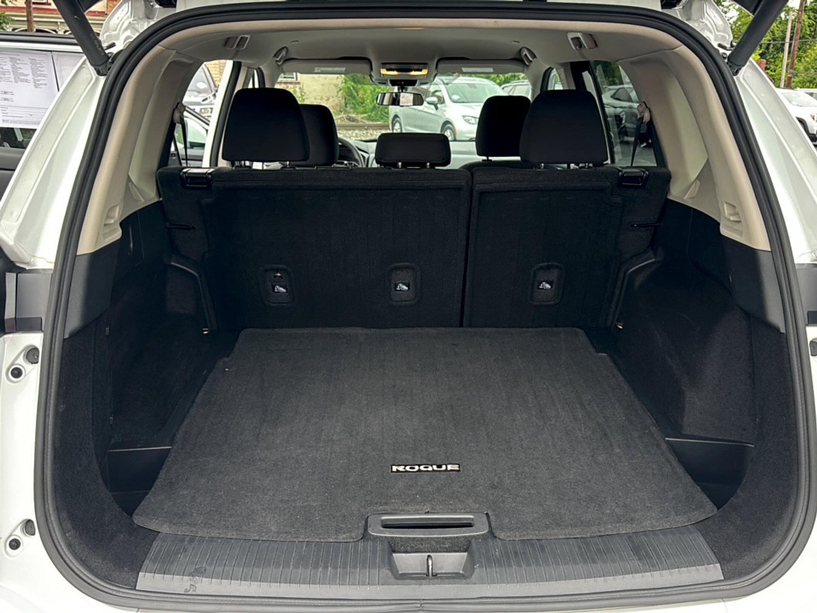 Used 2024 Nissan Rogue SV FWD image 19