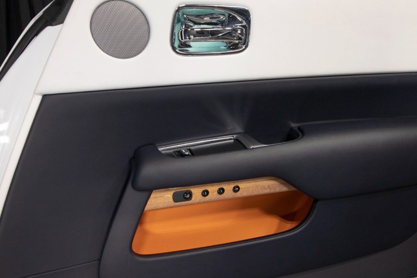 Used 2020 Rolls-Royce Dawn RWD image 45