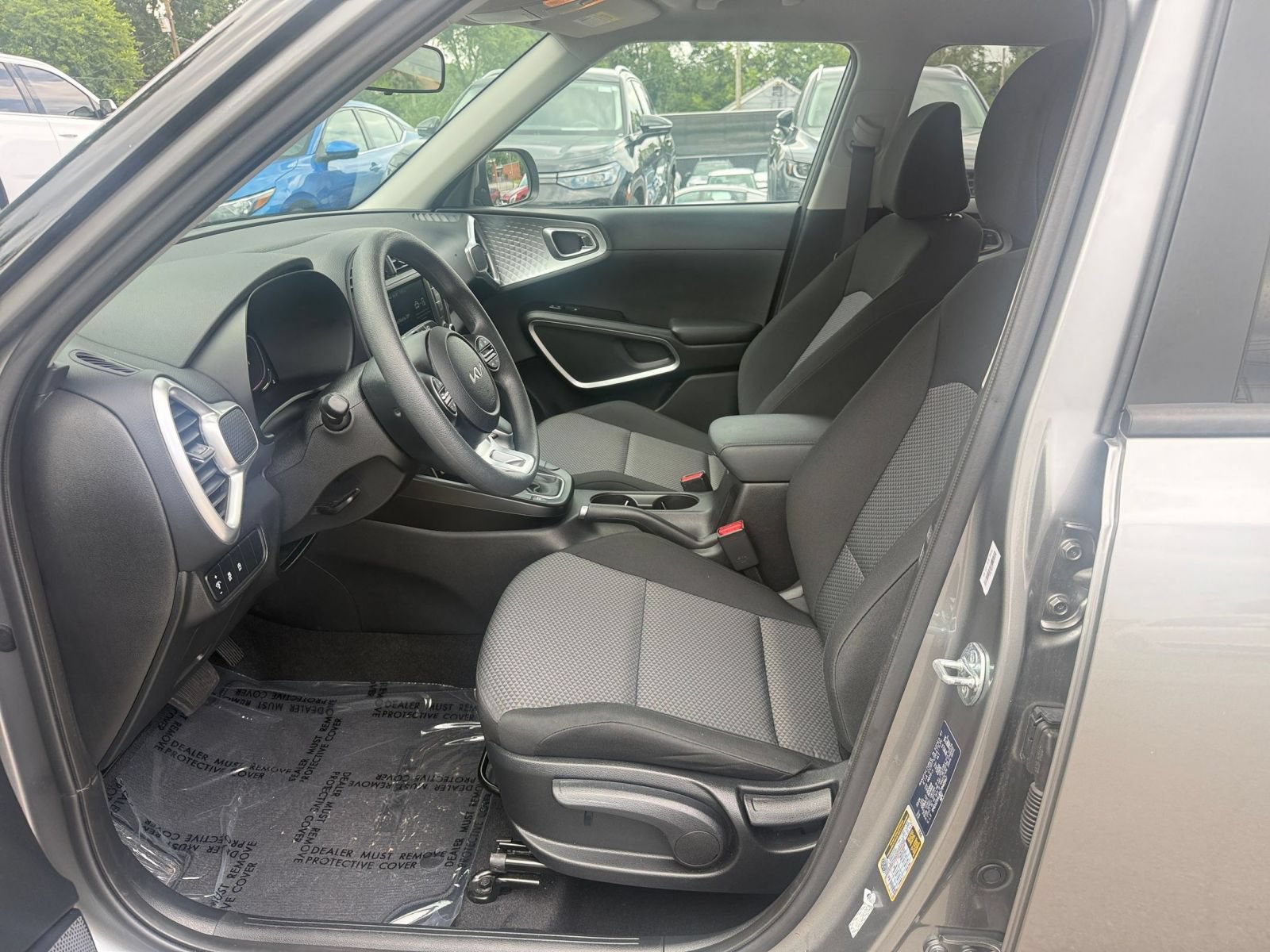 Used 2025 Kia Soul LX w/ LX Technology Package FWD image 24