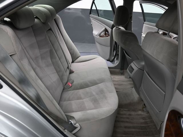 Used 2010 Toyota Camry LE image 2