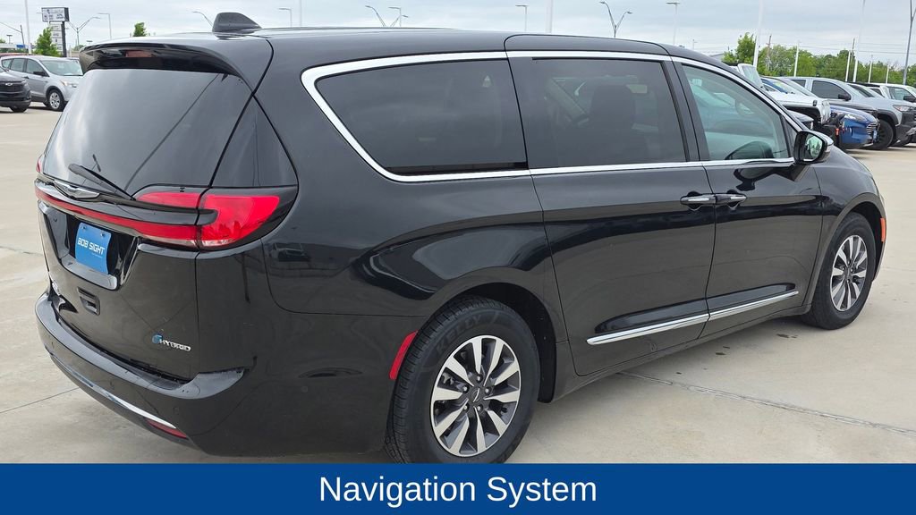 Certified 2022 Chrysler Pacifica Limited FWD image 6