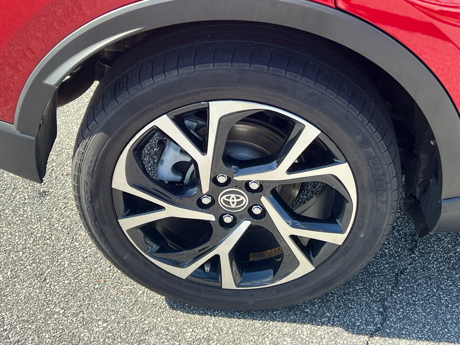 Used 2021 Toyota C-HR XLE FWD image 17