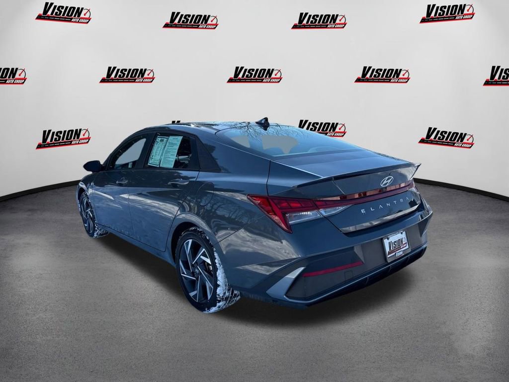 Certified 2025 Hyundai Elantra SEL image 7