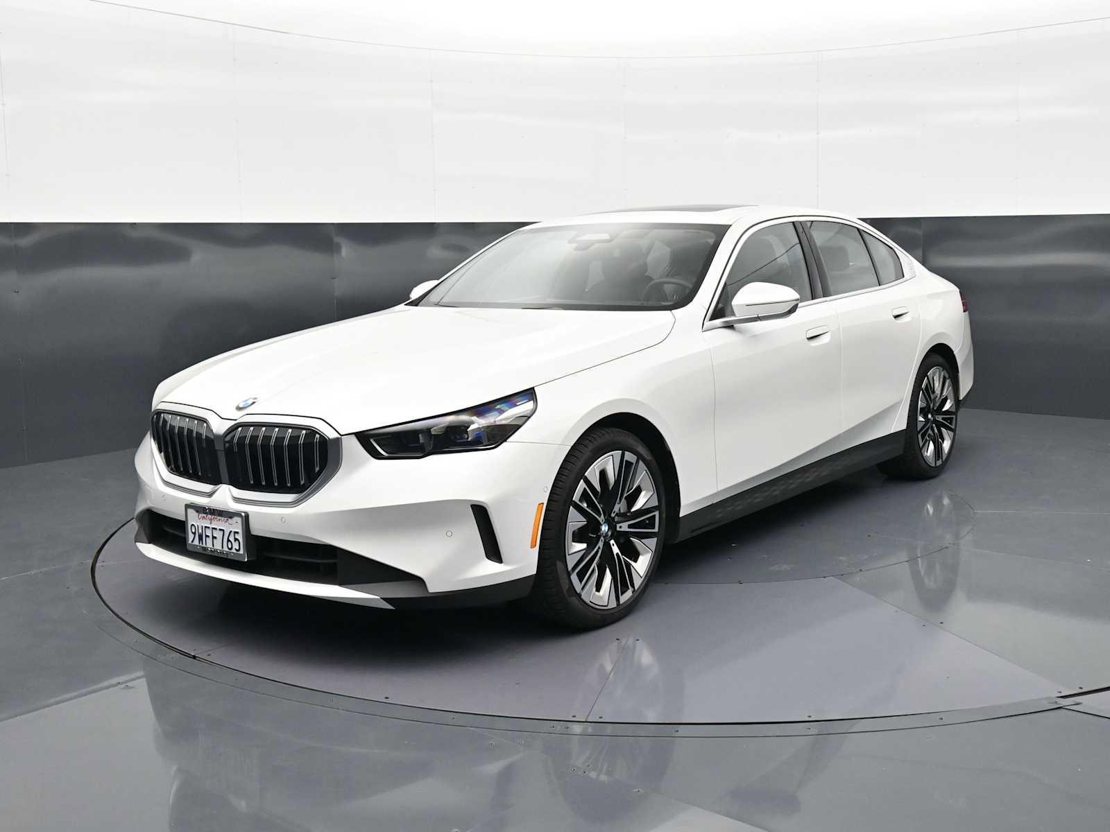 Used 2026 BMW 530i RWD image 1