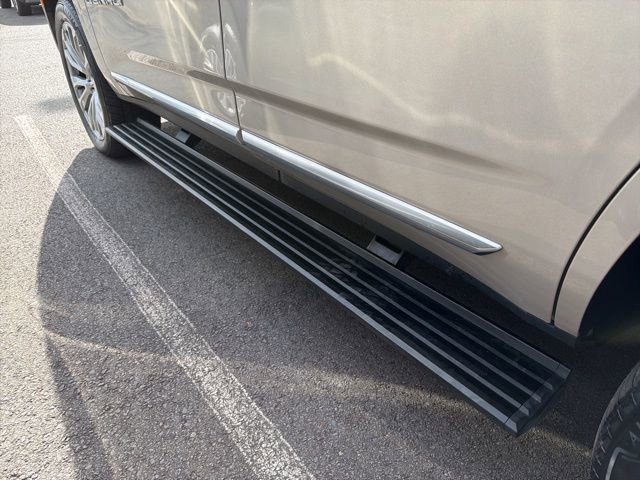 Used 2021 GMC Yukon Denali w/ Denali Premium Package image 45