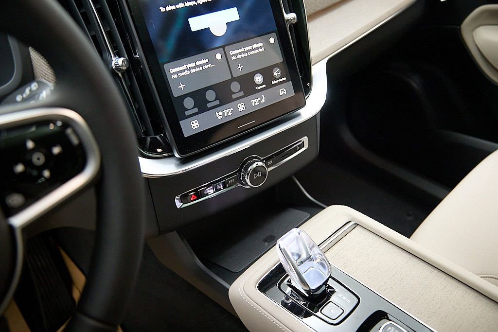 New 2026 Volvo XC90 T8 Plus w/ Protection Package image 15