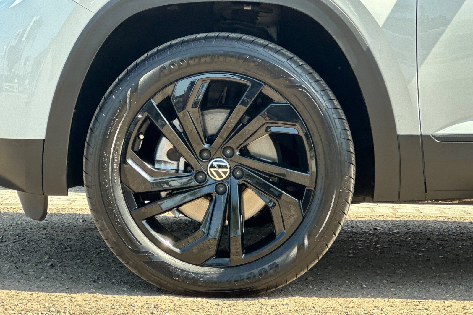 Used 2023 Volkswagen Atlas SE w/ Black Wheel Package FWD image 26