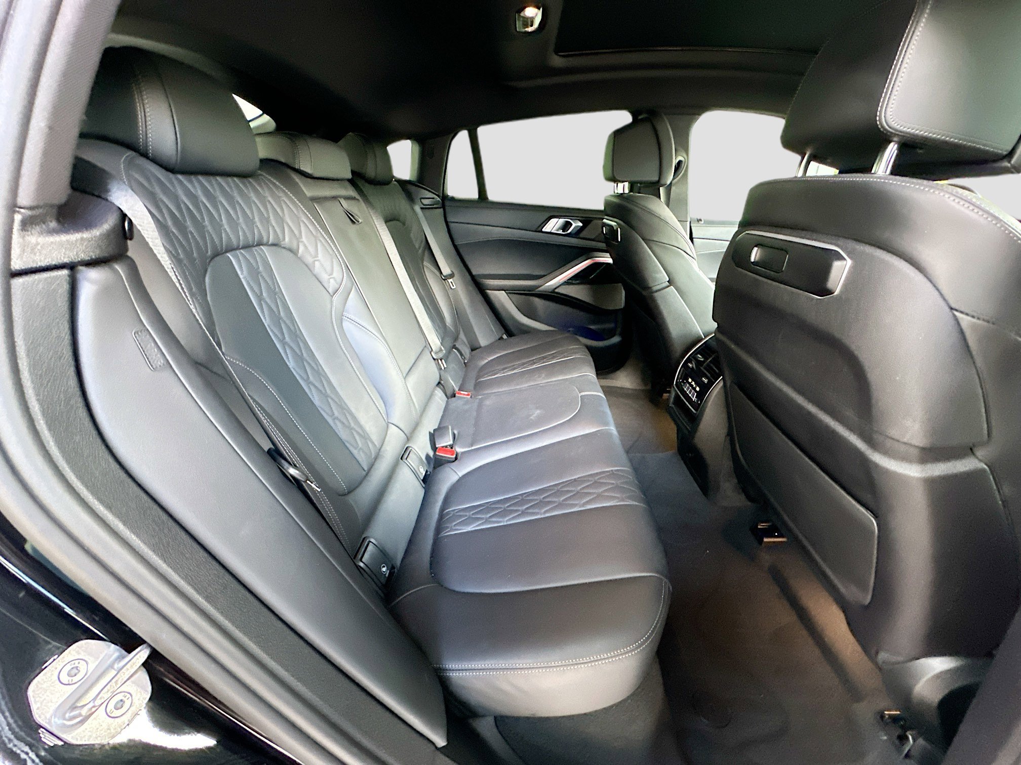 Used 2024 BMW X6 xDrive40i w/ Premium Package image 29