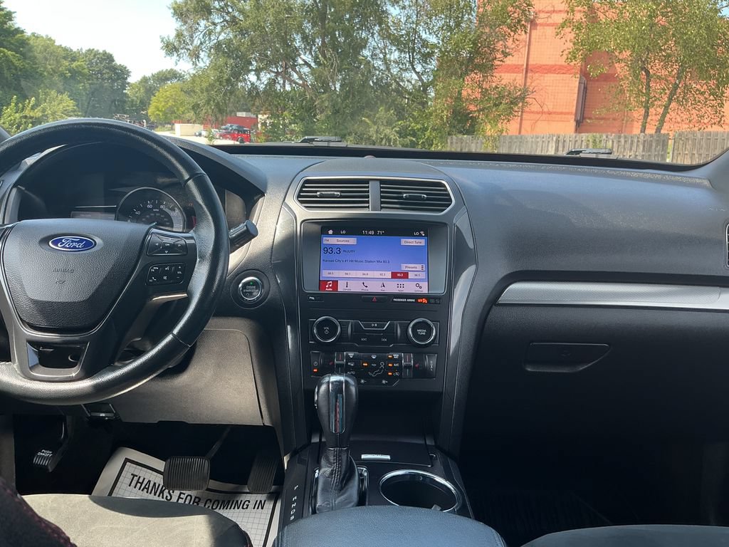Used 2019 Ford Explorer XLT w/ Equipment Group 202A AWD/4WD image 29