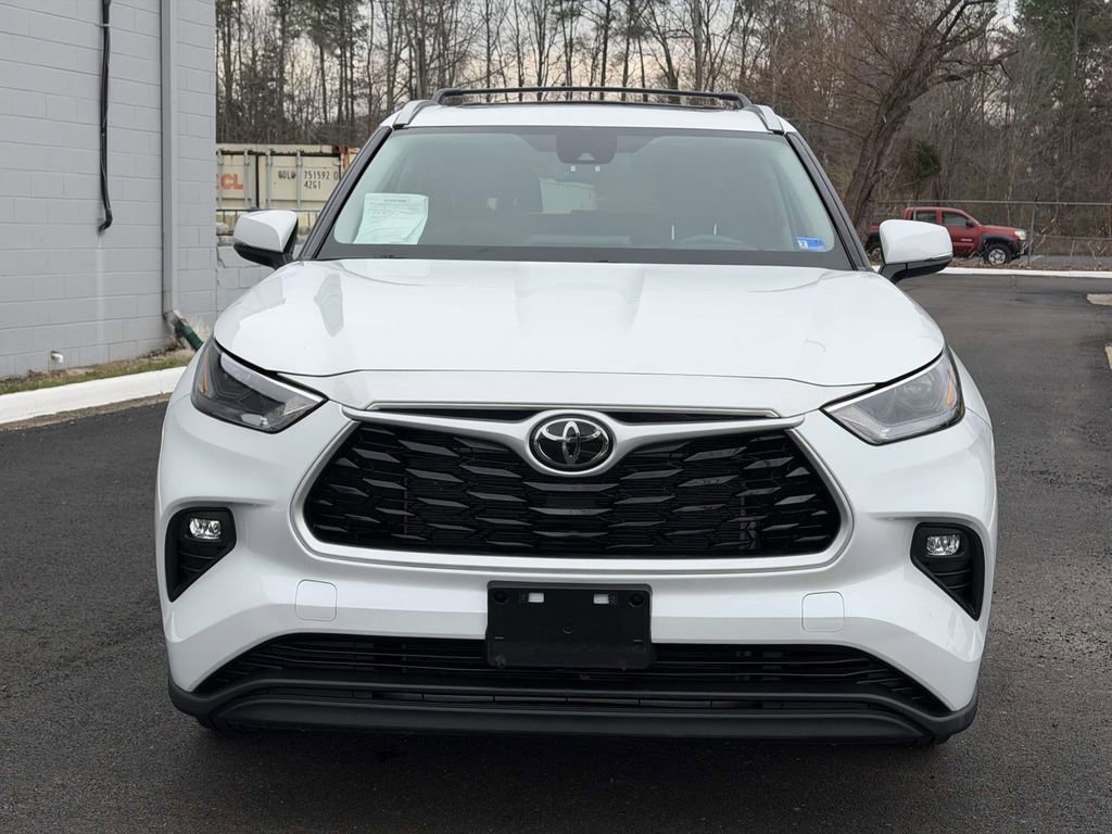 Used 2022 Toyota Highlander XLE image 24