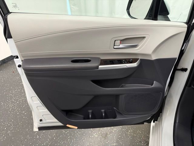 Certified 2023 Toyota Sienna XLE AWD/4WD image 10