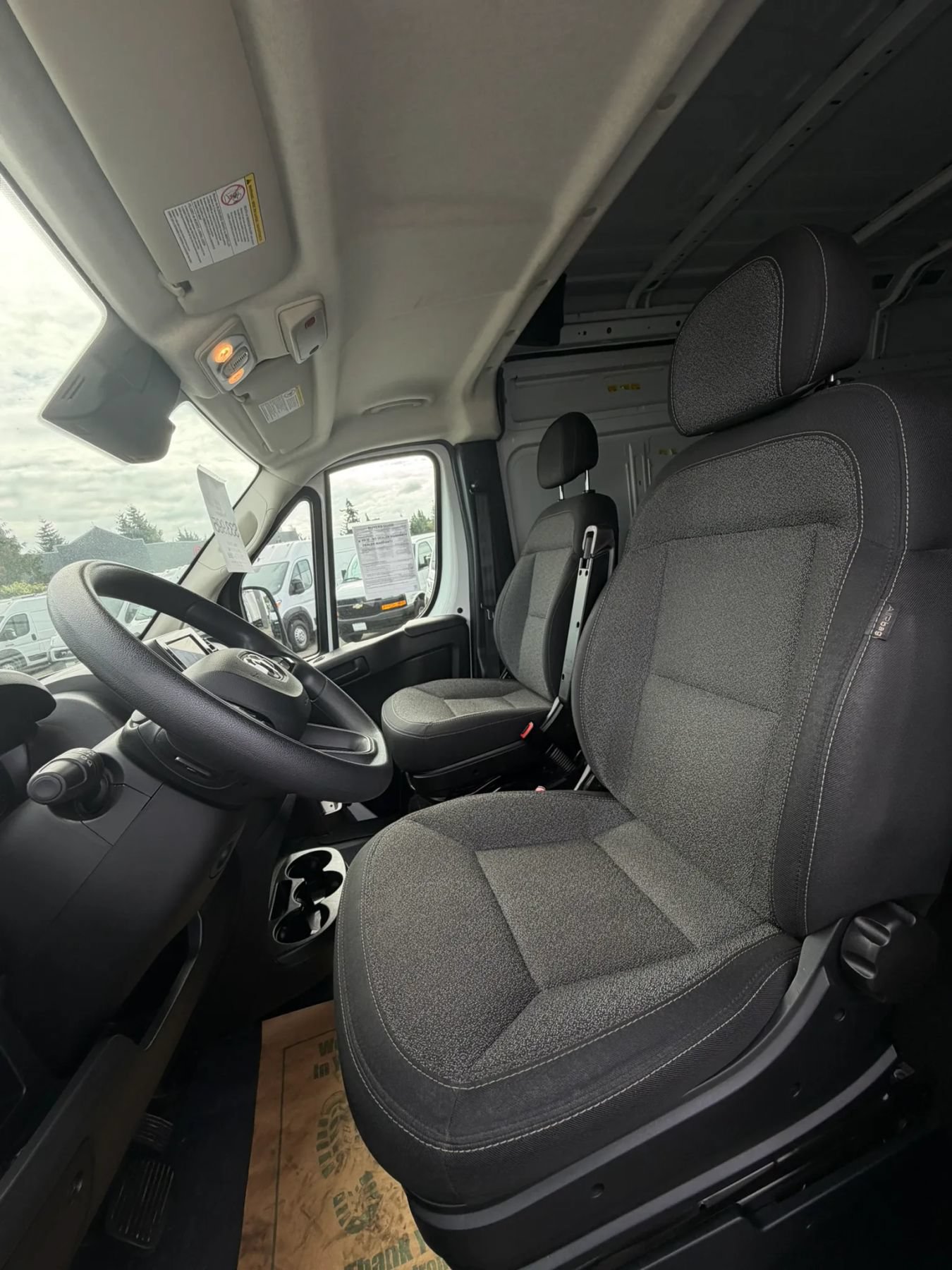 Used 2025 RAM ProMaster 2500 w/ Convenience Group FWD image 29