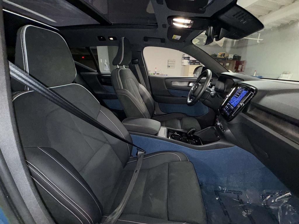 Used 2023 Volvo XC40 Recharge Ultimate w/ Protection Package Premier AWD/4WD image 14