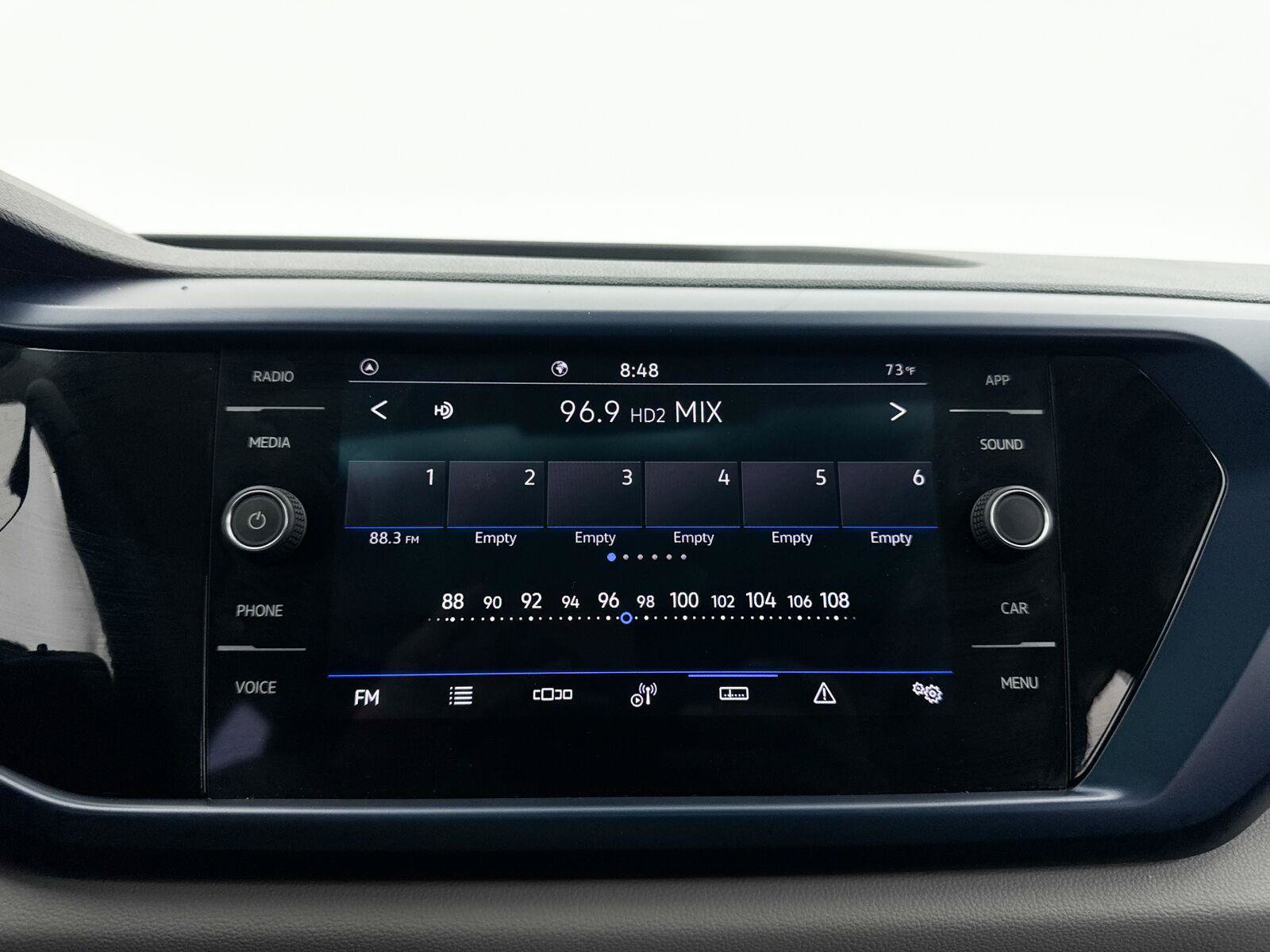 Used 2023 Volkswagen Taos SE w/ Panoramic Sunroof Package FWD image 20