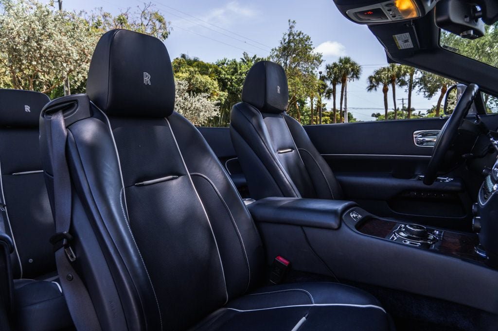 Used 2019 Rolls-Royce Dawn RWD image 21