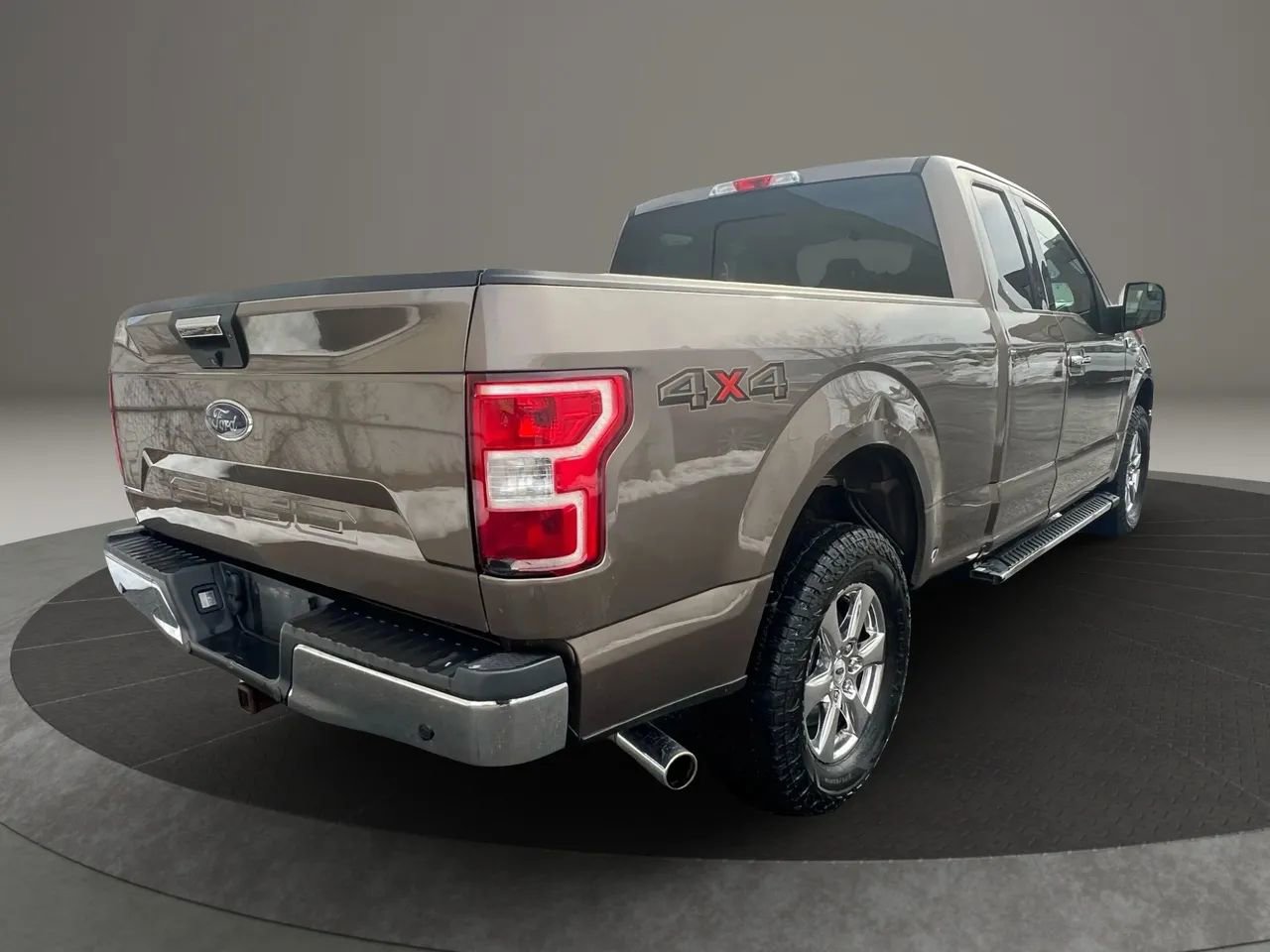 Used 2018 Ford F150 XLT w/ Equipment Group 302A Luxury AWD/4WD image 5