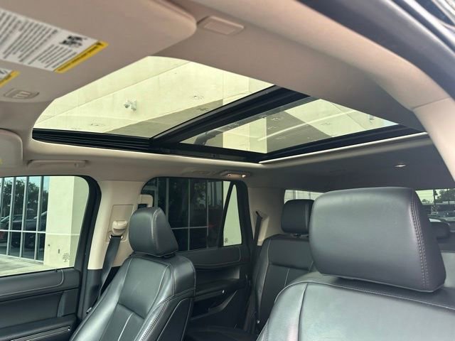 Used 2022 Ford Expedition XLT AWD/4WD image 2