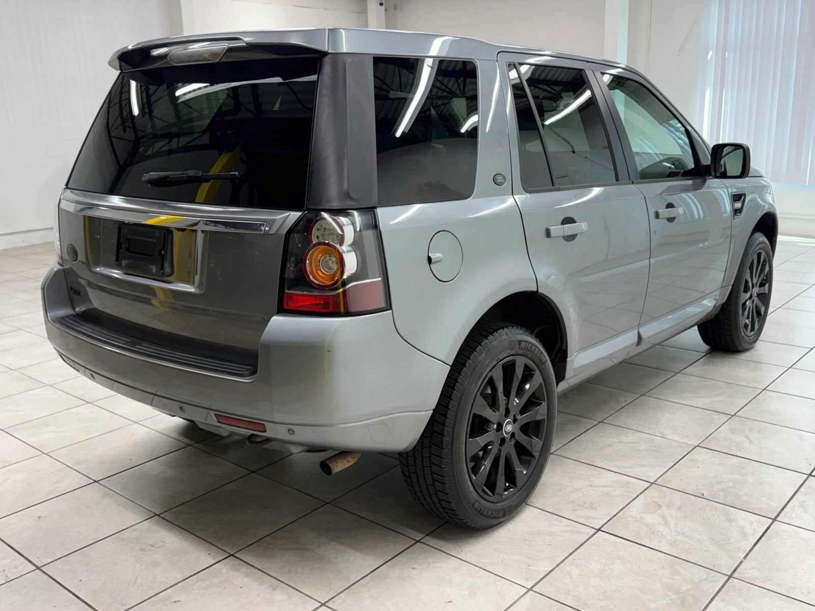 Used 2015 Land Rover LR2 HSE AWD/4WD image 9