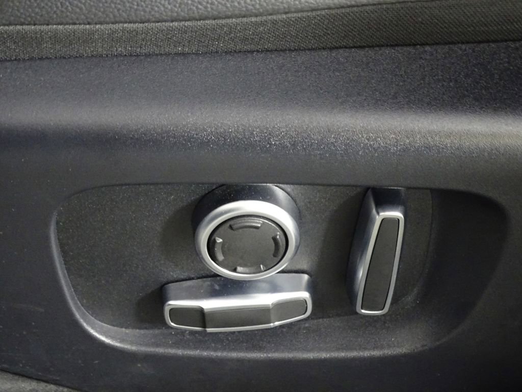 Used 2021 Land Rover Range Rover Evoque R-Dynamic S image 19