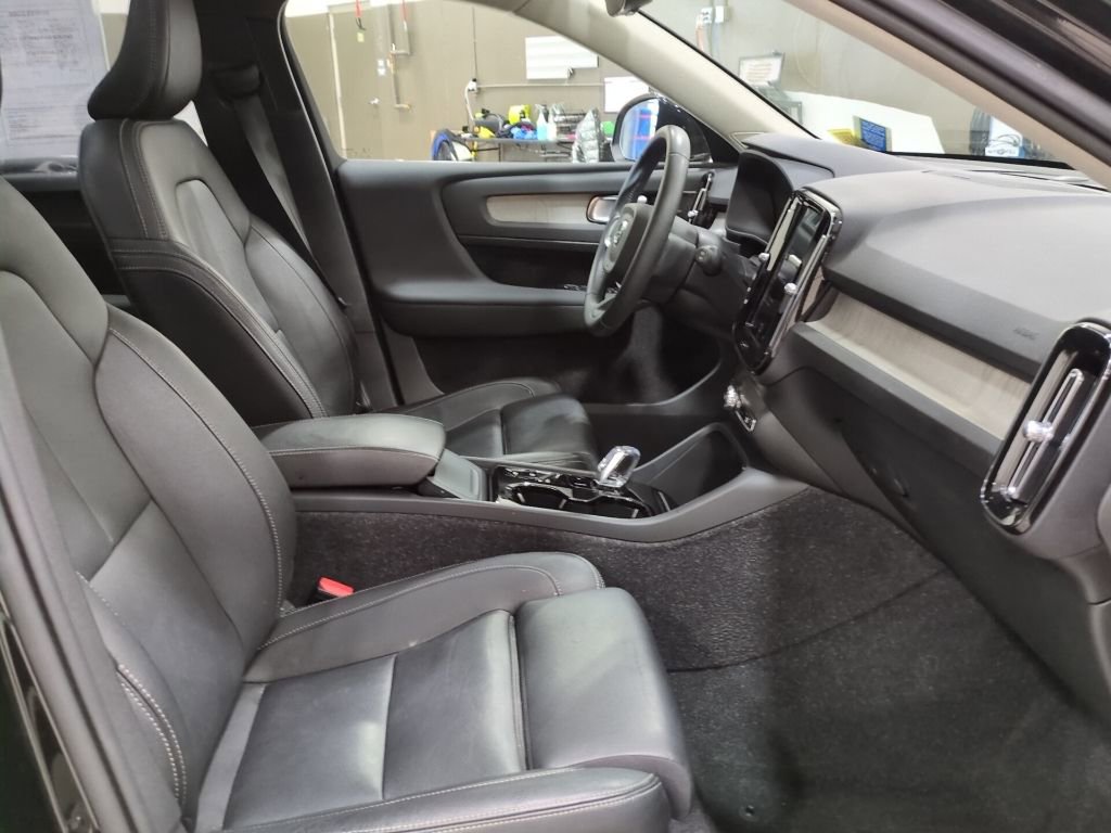 Used 2021 Volvo XC40 T5 Inscription image 9