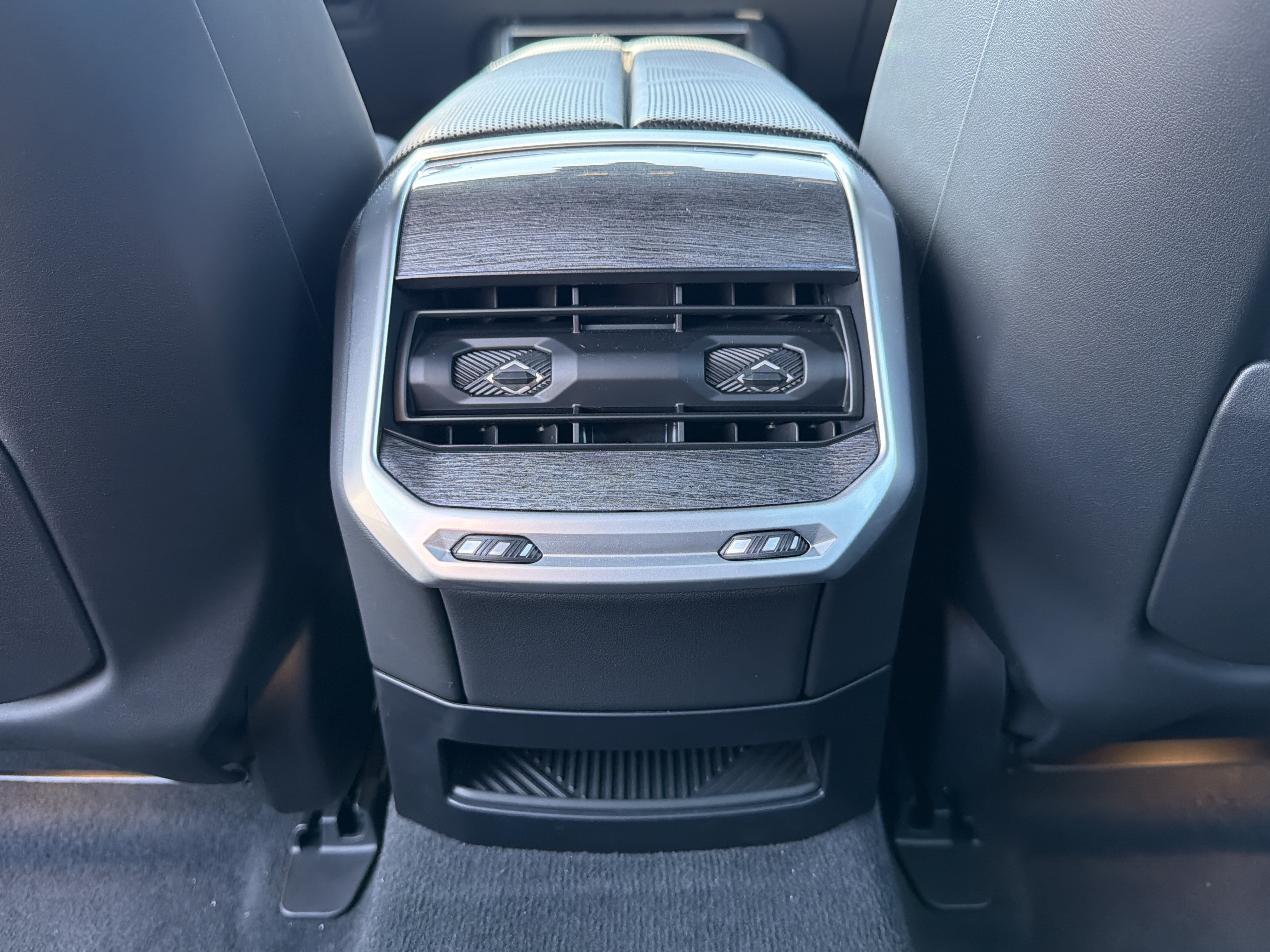 Used 2023 BMW 760i xDrive AWD/4WD image 47