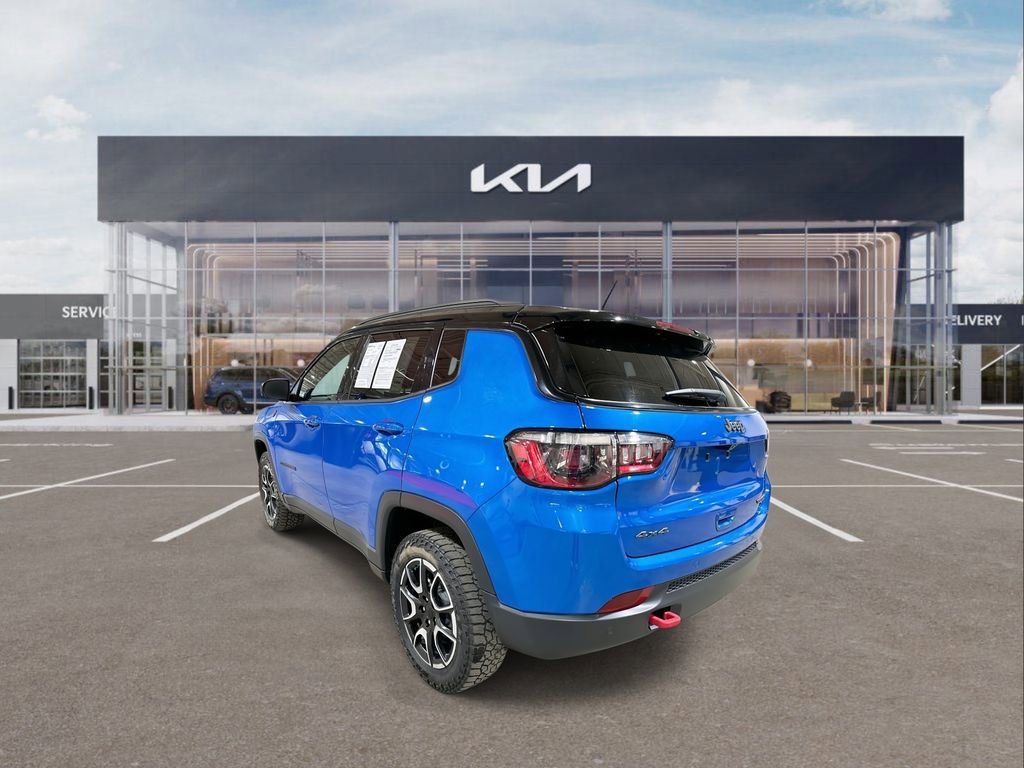 Used 2024 Jeep Compass Trailhawk image 6