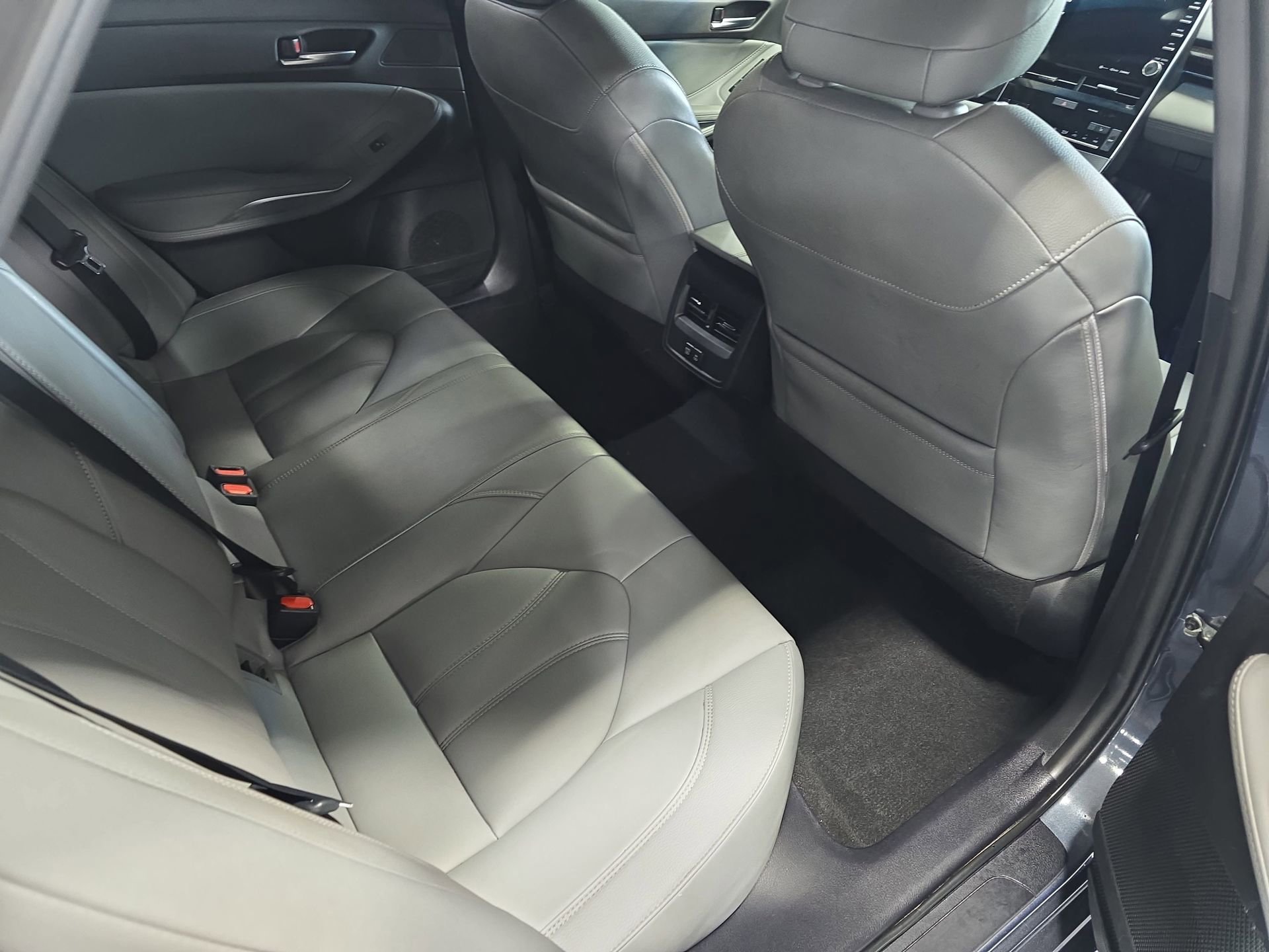Used 2021 Toyota Avalon XLE FWD image 11