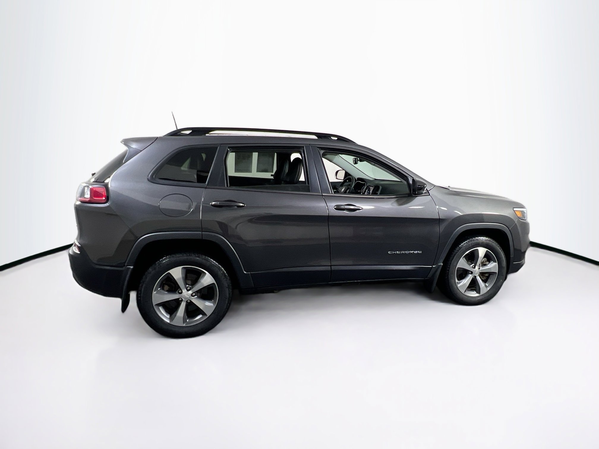 Used 2022 Jeep Cherokee Limited image 4