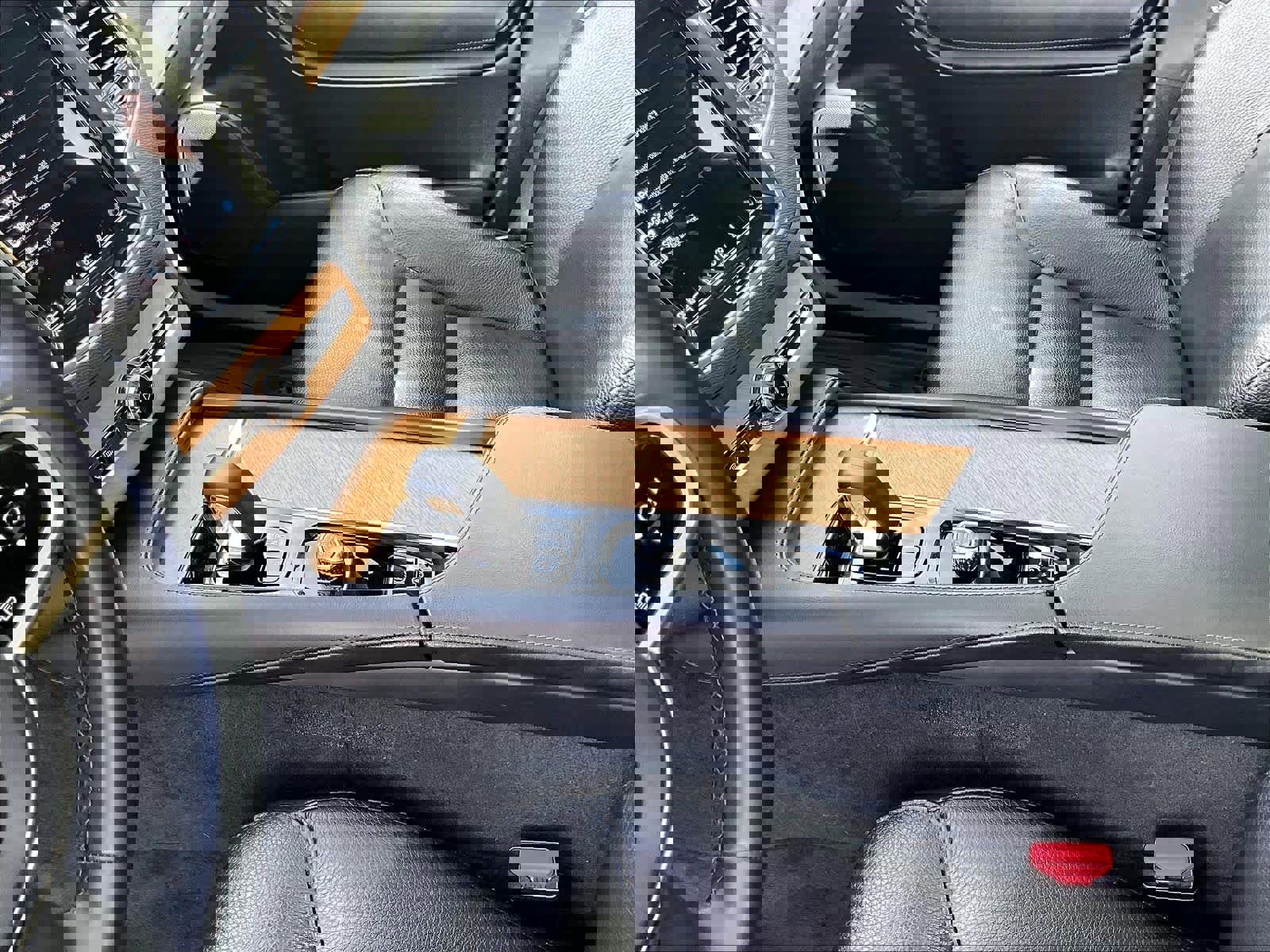 Used 2023 Volvo XC90 T8 Plus w/ Protection Package Premier image 19