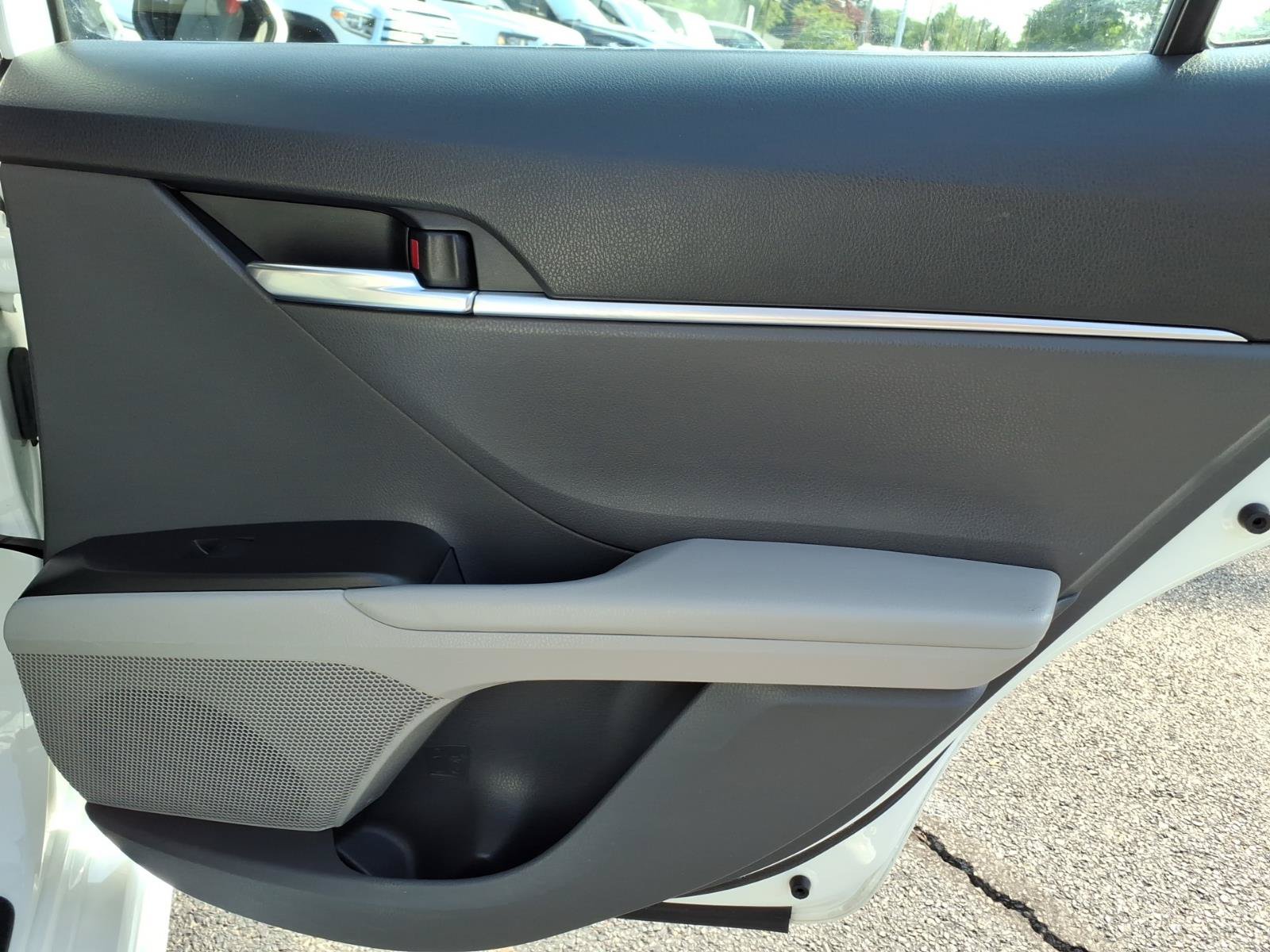 Used 2022 Toyota Camry SE FWD image 8