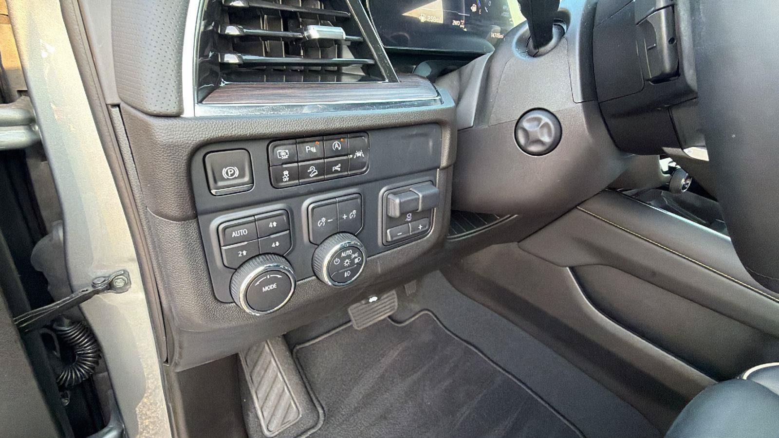 Used 2025 Chevrolet Suburban Premier AWD/4WD image 26