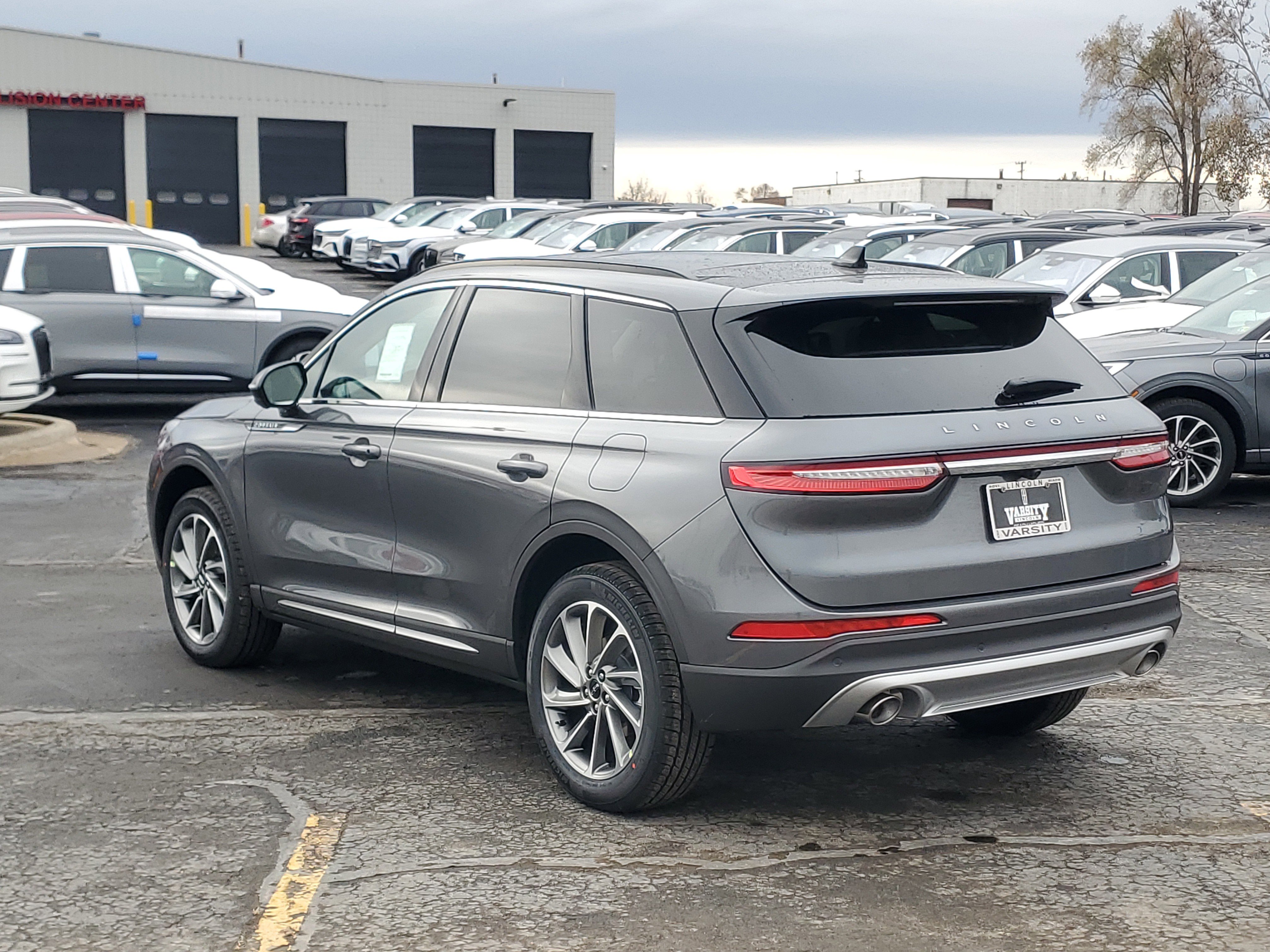 New 2026 Lincoln Corsair Premiere image 3