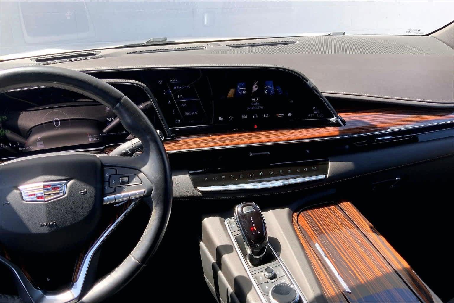 Used 2022 Cadillac Escalade Premium Luxury RWD image 15